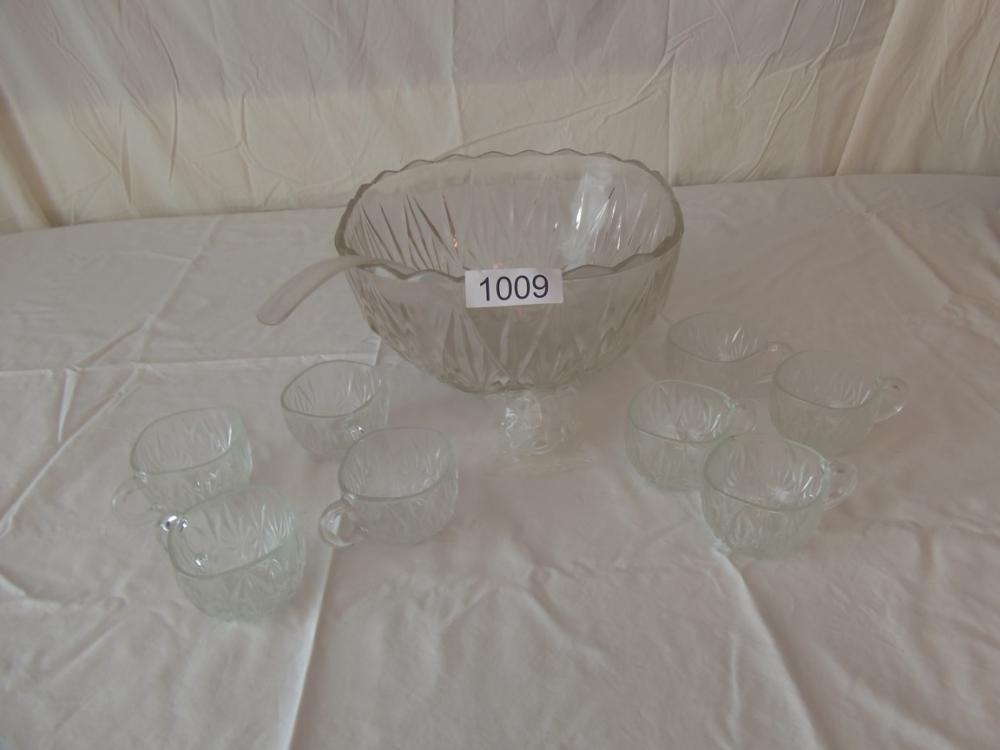 Punch bowl & cups w/hooks