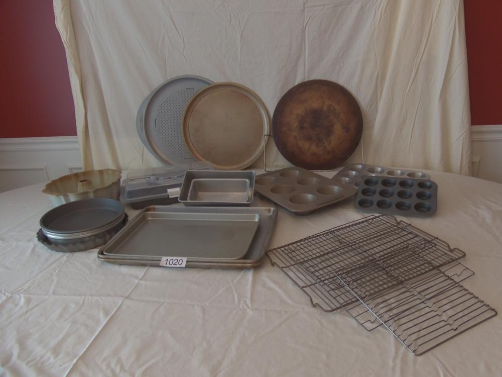 Assorted bakeware & cooling racks