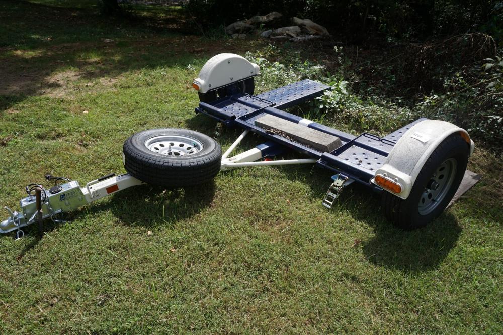 Master Tow, used one time, nearly new, great tires, 05/2017 w/ spare tire and brakes