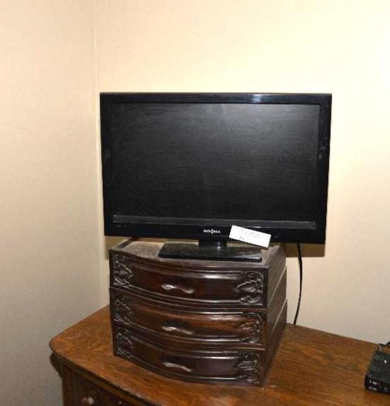 22IN INSIGNIA COLOR TV image