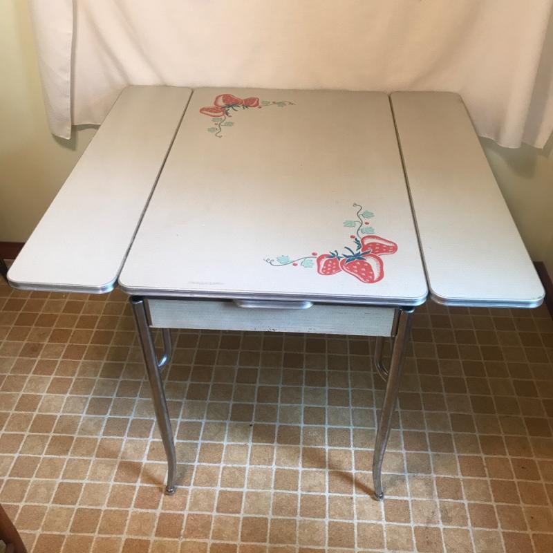 Vintage Strawberry Pattern Folding Table