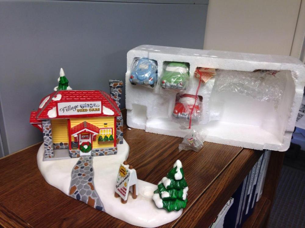 Department 56 "Village Used Car Lot"; #5428-3