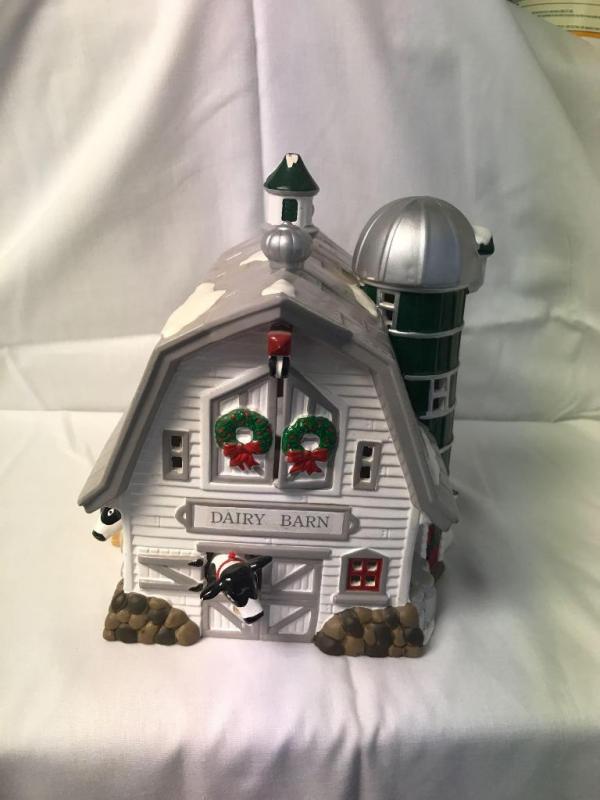 Department 56 Dairy Barn"; #5446-1, 1993