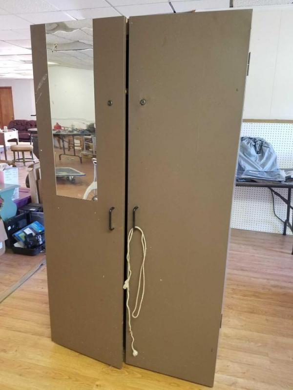 Metal cabinet