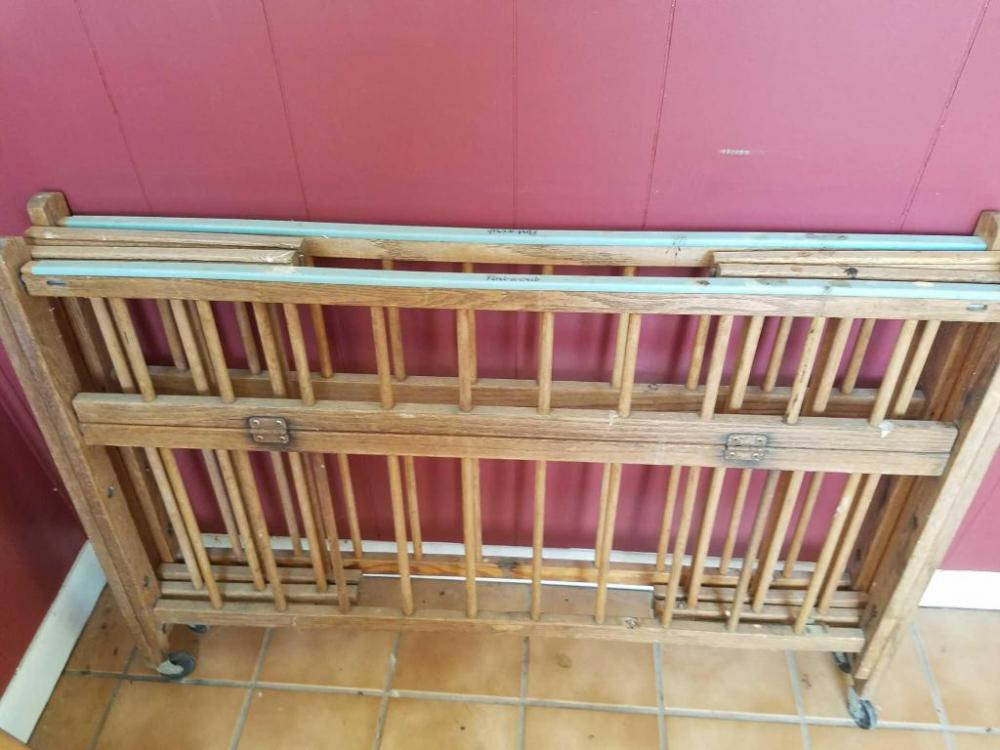 Vintage port-a-crib
