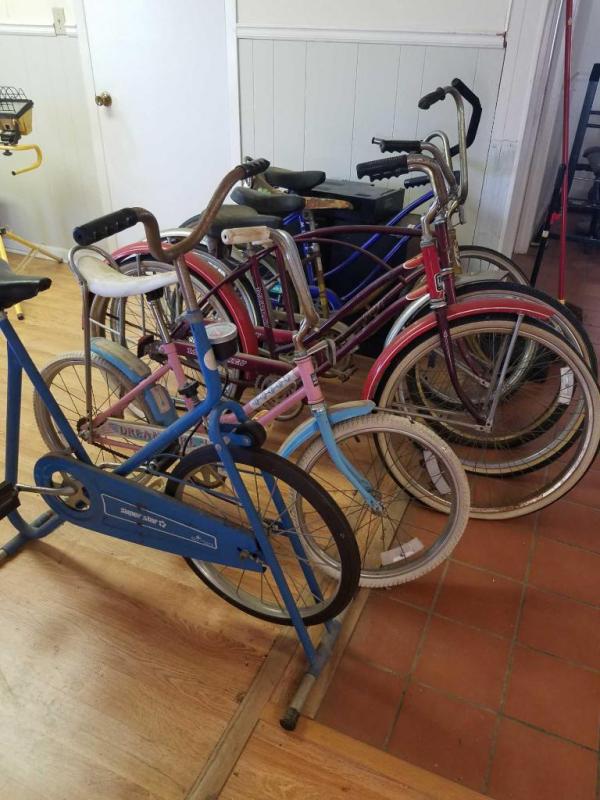 5 assorted bicycles and 1 exercise bike; 3 bicycles are Murray; All bicycles need new tires