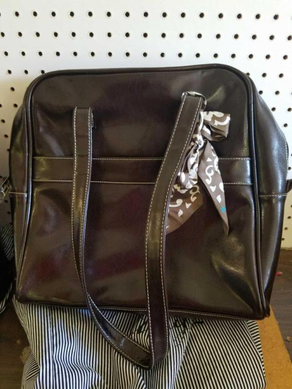 Thirty-one brown leather purse