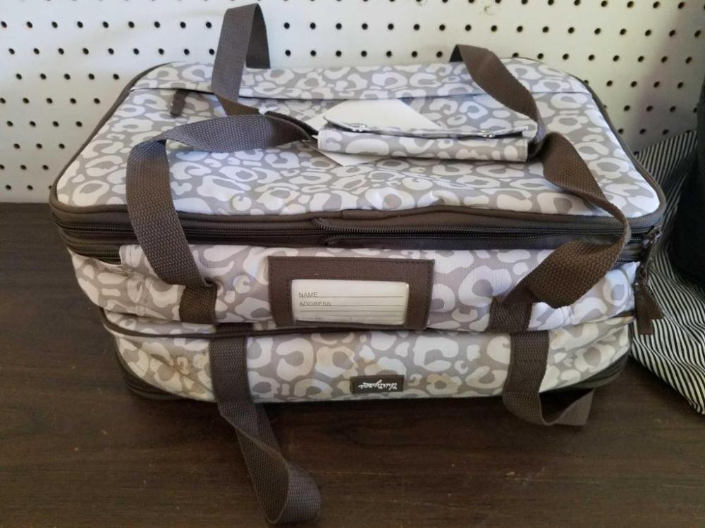 2 Thirty-one insulated casserole carriers