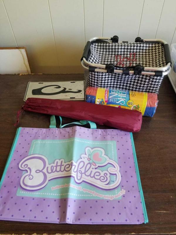 Roll Tide small picnic basket, Neat Sheet, umbrella, and reusable gift bag