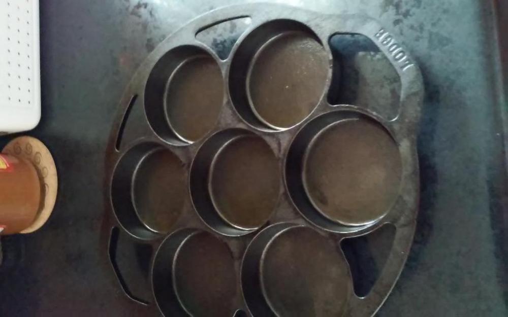 Lodge Iron muffin or cornbread pan