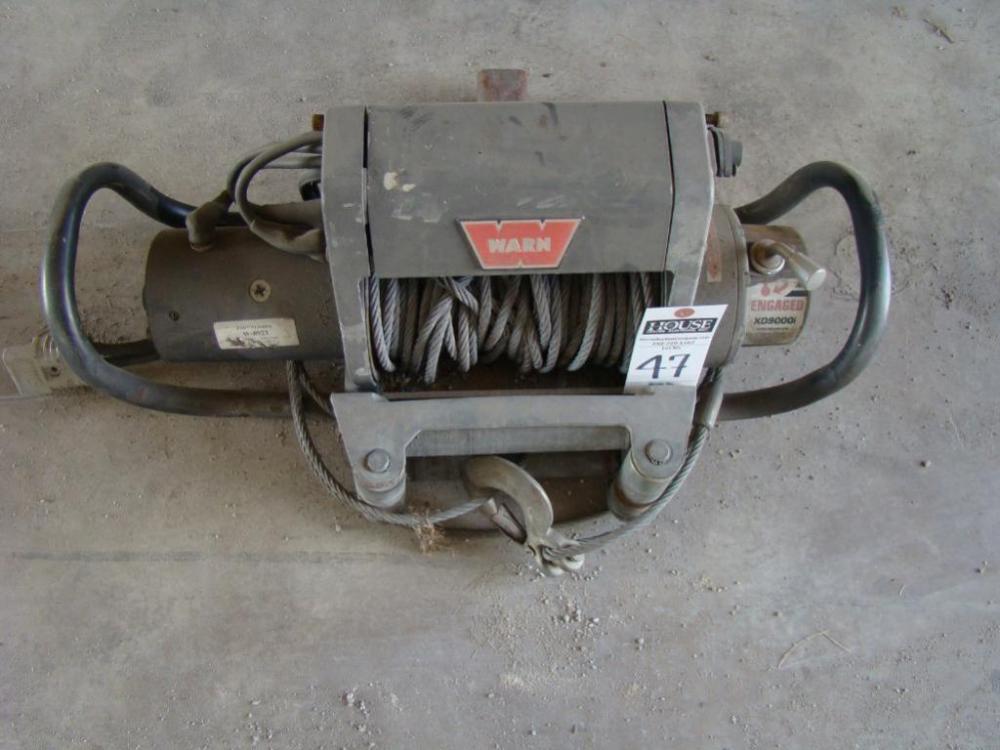 WARM XD 9000 Winch with REESE hitch attachment