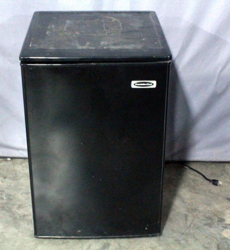 Franklin Industries Model FC500 Refrigerator-Freezer, 5 Cu Ft, 22"W x 33.5"H x 22.5"D