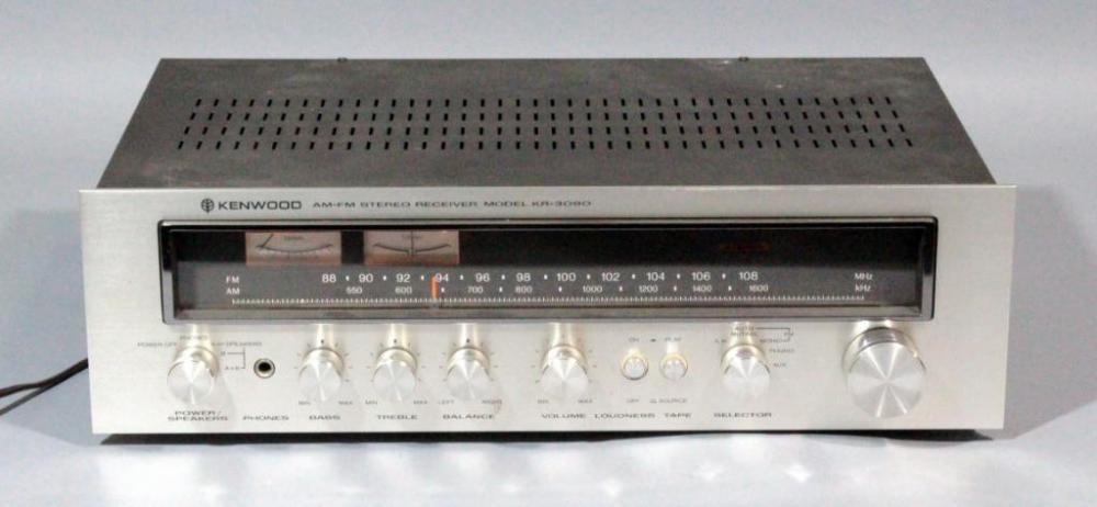 Kenwood AM/FM Receiver, Model KR-3090, Powers Up