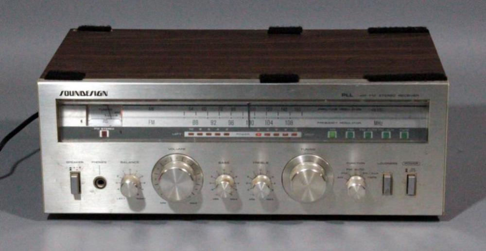 SoundDesign Stereo Receiver, Model 5145, Powers Up