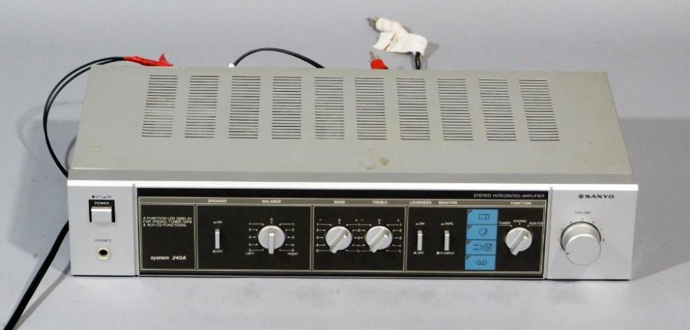 Sanyo Stereo Integrated Amplifier, Model JA 240A, Powers Up