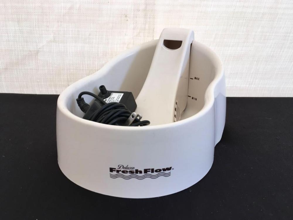 Deluxe Fresh Flow Pet Watering Bowl