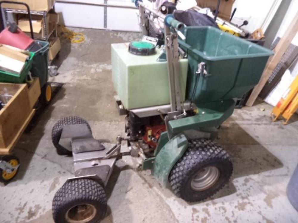 Permagreen Ride-On Magnum Sprayer/Spreader, MDL: Magnum B1B, 488 Hours,
