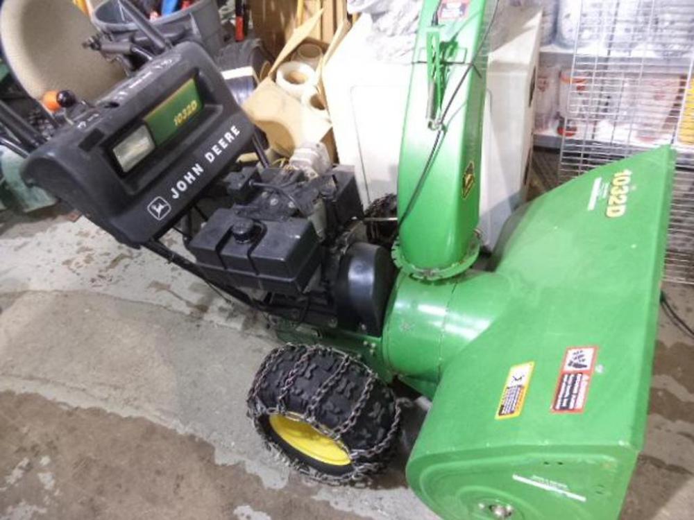 John Deere 1032D 2-Stage Snowblower w/ Electric Start, 32", Gas Engine, with Recoil